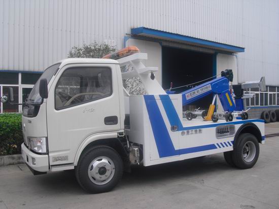 東風(fēng)一拖一清障車(chē)（拖吊聯(lián)體清障車(chē)）