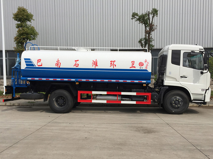 東風(fēng)天錦灑水車(chē)