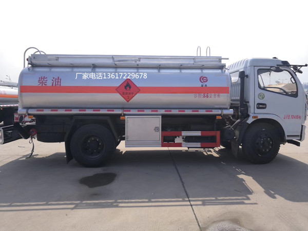 國(guó)五東風(fēng)多利卡油罐車（8.6方）