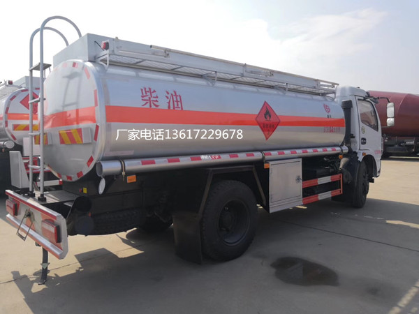 國(guó)五東風(fēng)多利卡油罐車（8.6方）